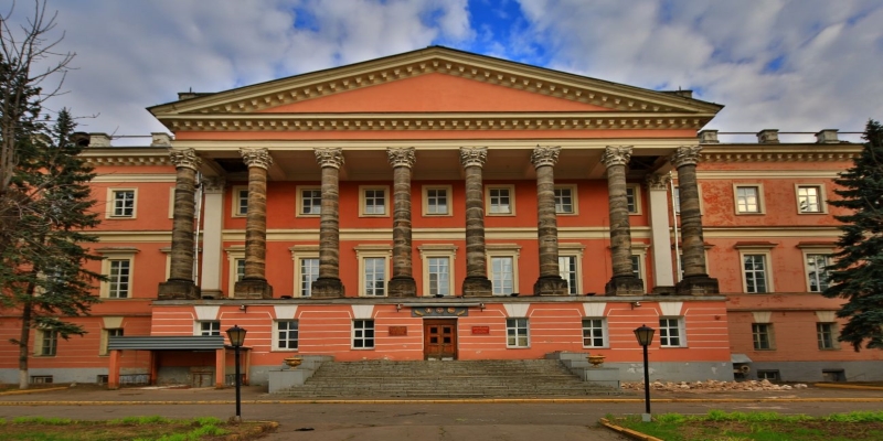 Екатерининский дворец в Лефортове выставят на торги